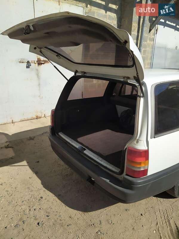 Универсал Opel Omega 1989 в Белгороде-Днестровском фото 18 Универсал Opel Omega 1989 в Белгороде-Днестровском