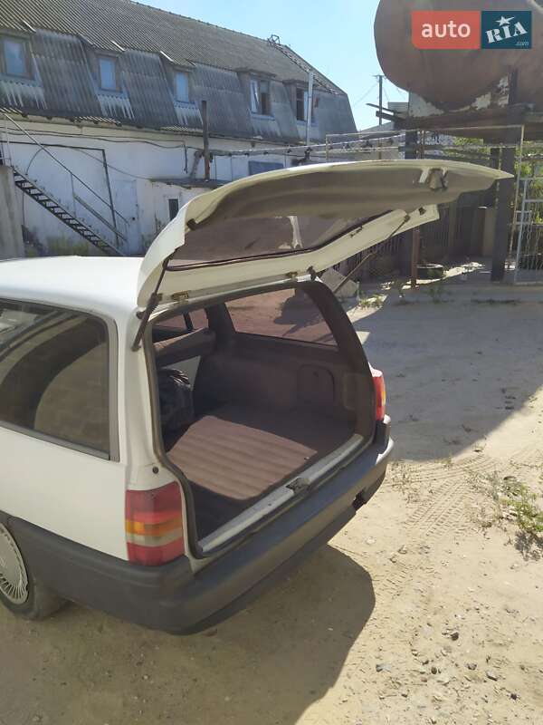 Универсал Opel Omega 1989 в Белгороде-Днестровском фото 12 Универсал Opel Omega 1989 в Белгороде-Днестровском