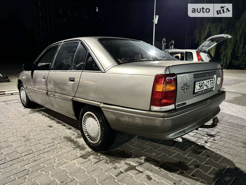 Седан Opel Omega 1988 в Львове