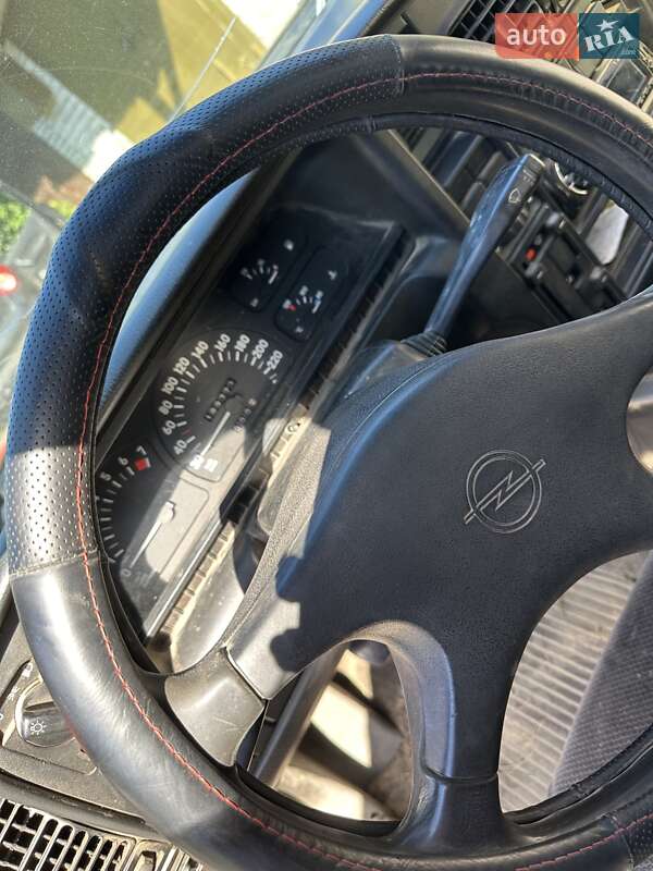 Седан Opel Omega 1989 в Шостке фото 4 Седан Opel Omega 1989 в Шостке