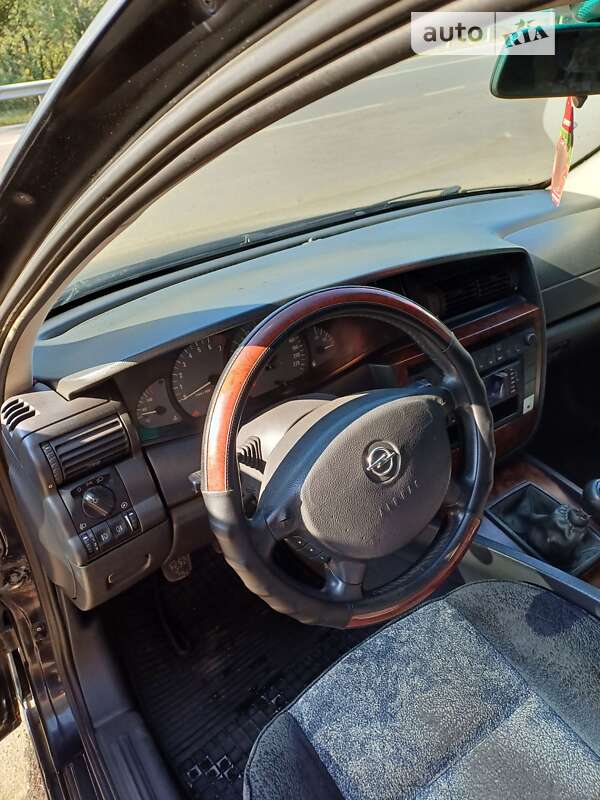 Седан Opel Omega 2002 в Ямполе