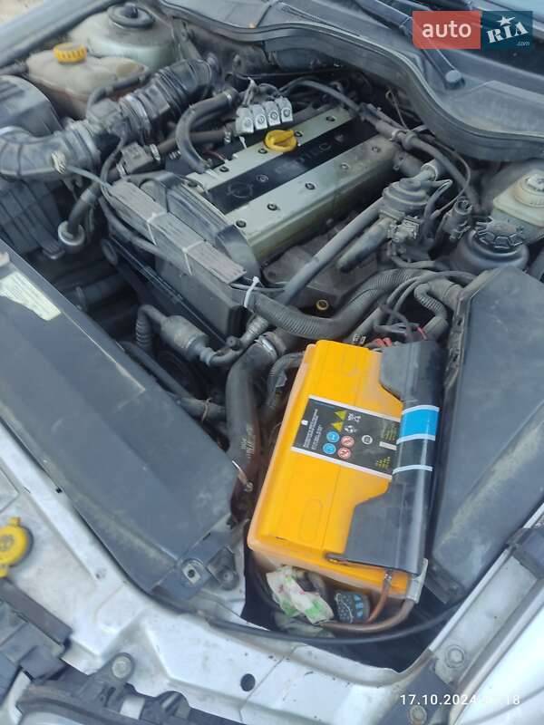 Седан Opel Omega 1996 в Каневе