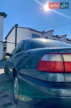 Седан Opel Omega 2000 в Ивано-Франковске