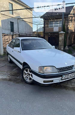 Седан Opel Omega 1988 в Хусте