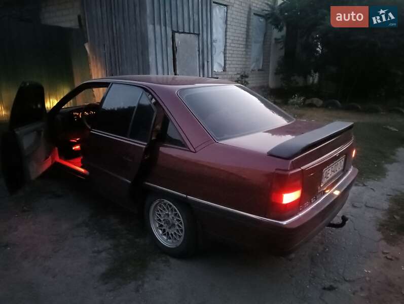 Седан Opel Omega 1991 в Днепре