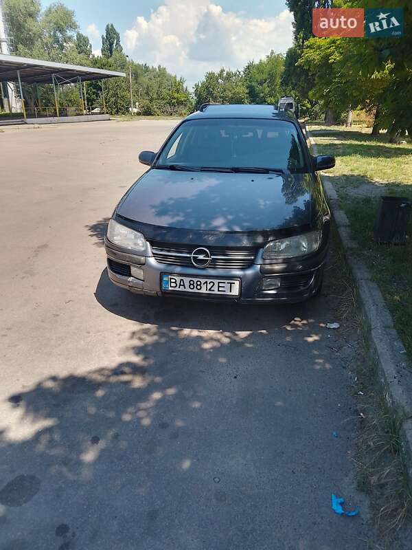 Седан Opel Omega 1995 в Светловодске