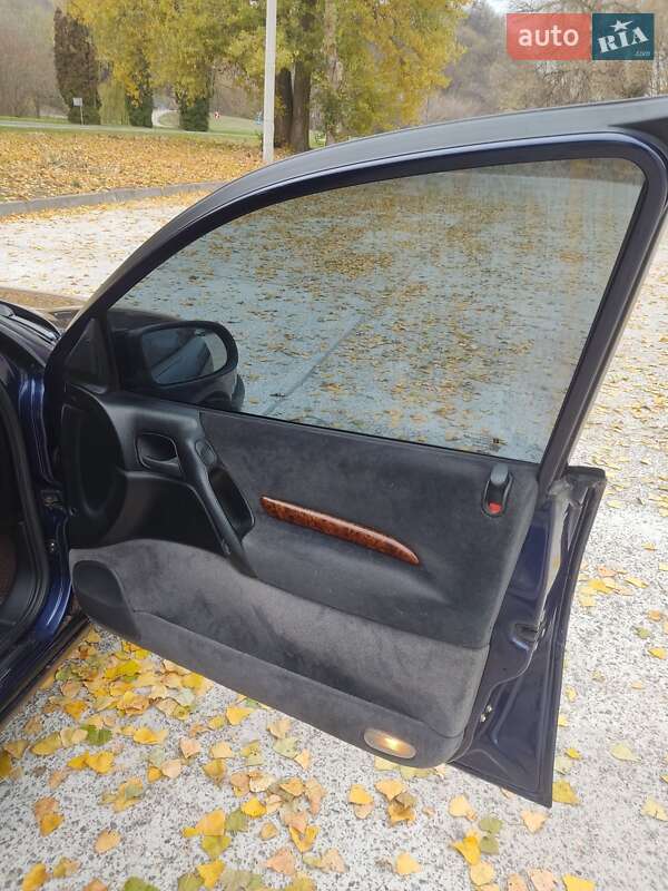 Седан Opel Omega 1999 в Каневе