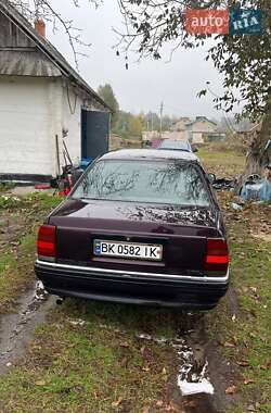 Седан Opel Omega 1991 в Вараші