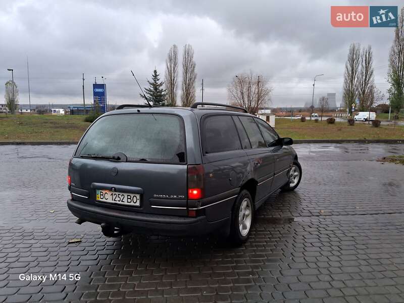 Универсал Opel Omega 1997 в Вараше