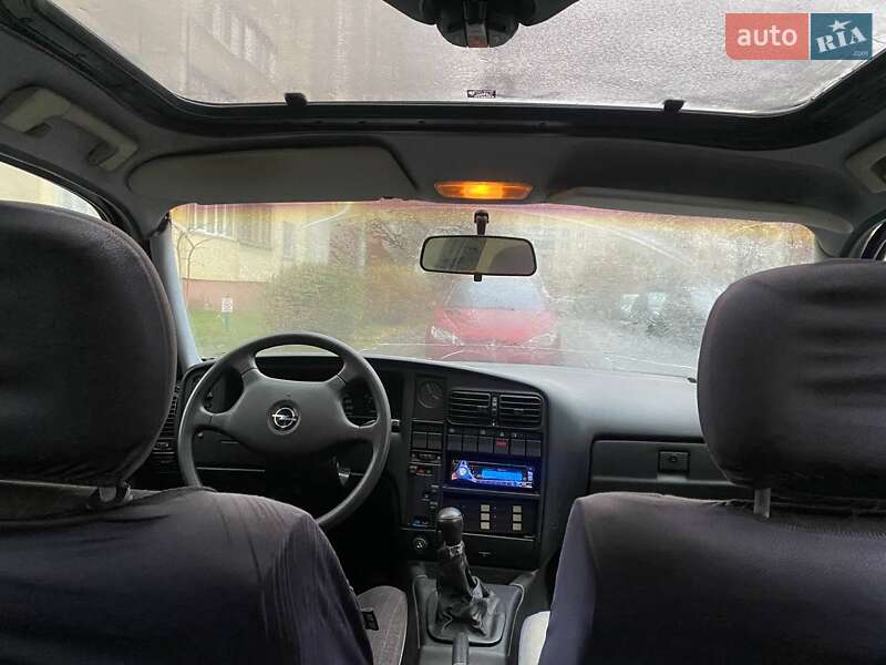 Седан Opel Omega 1991 в Киеве