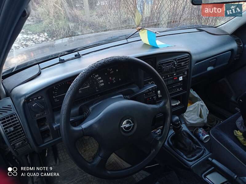 Седан Opel Omega 1992 в Львові