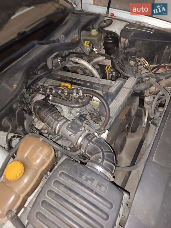 Седан Opel Omega 1995 в Новомосковске