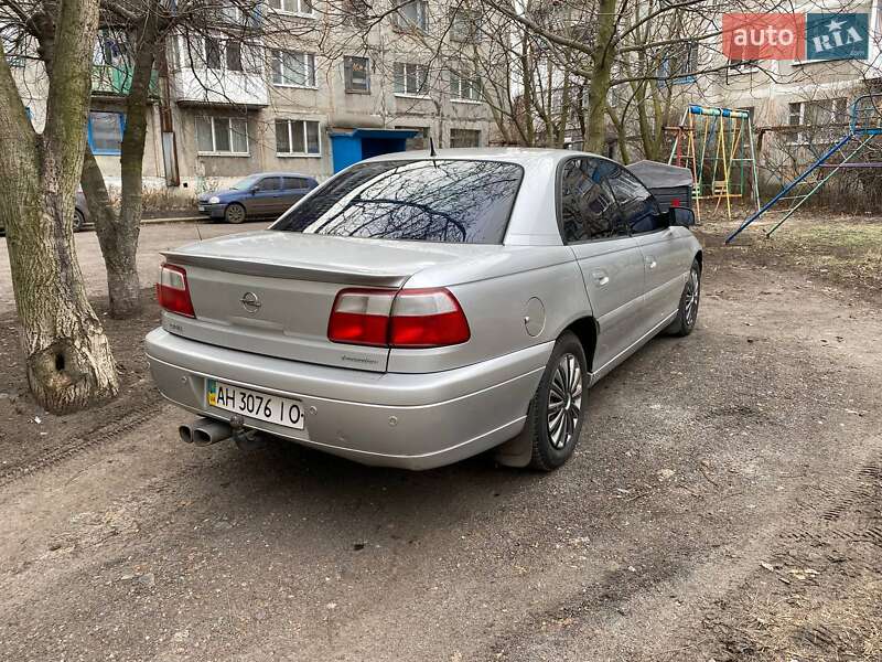 Седан Opel Omega 2002 в Доброполье