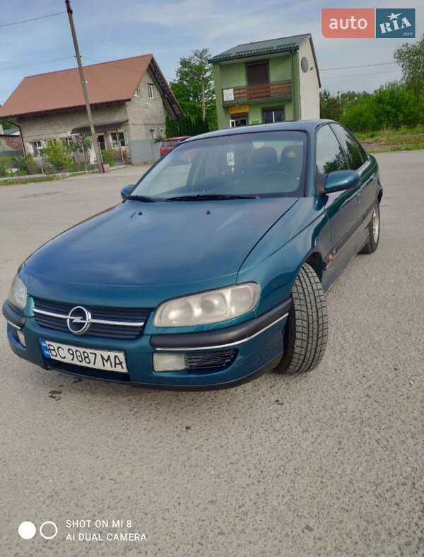 Седан Opel Omega 1998 в Пустомитах