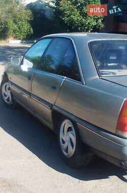 Седан Opel Omega 1988 в Бершади