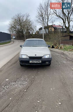 Седан Opel Omega 1988 в Жовкві