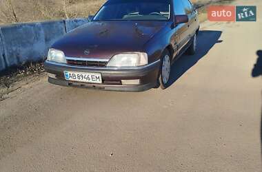 Седан Opel Omega 1993 в Липовці