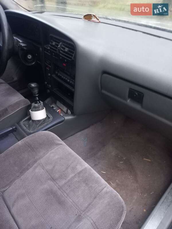 Седан Opel Omega 1993 в Гребінках