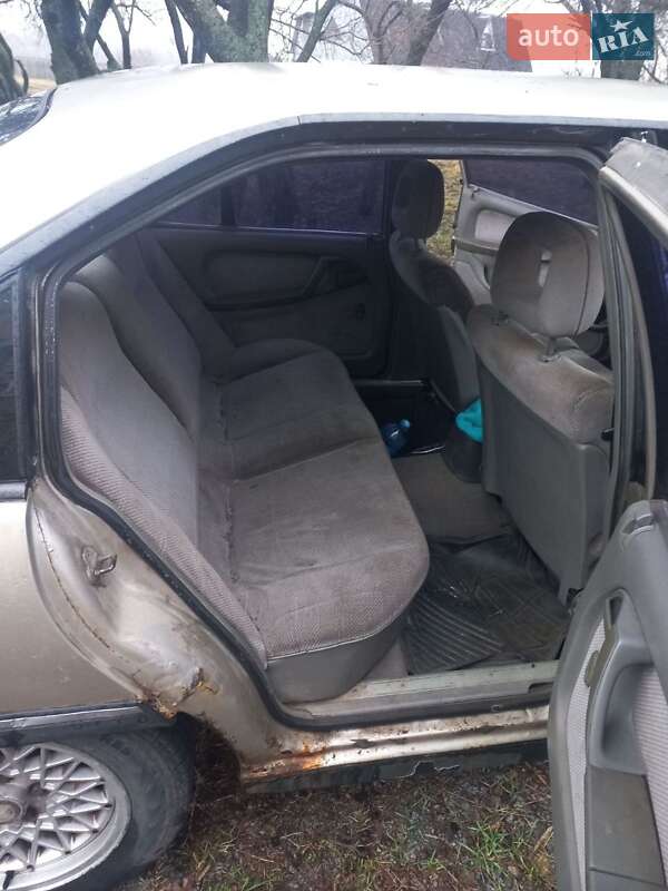 Седан Opel Omega 1993 в Гребінках