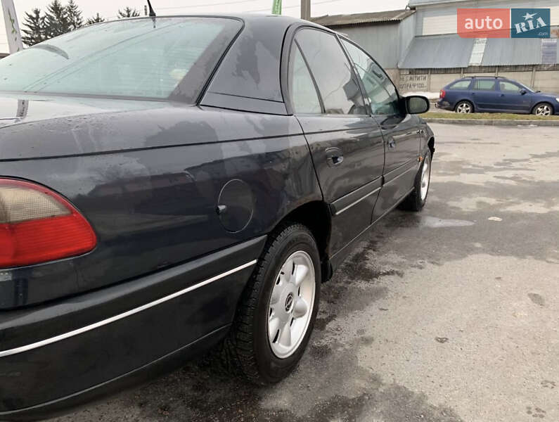 Седан Opel Omega 1996 в Ровно