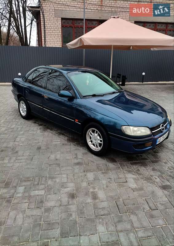 Седан Opel Omega 1996 в Новомосковске