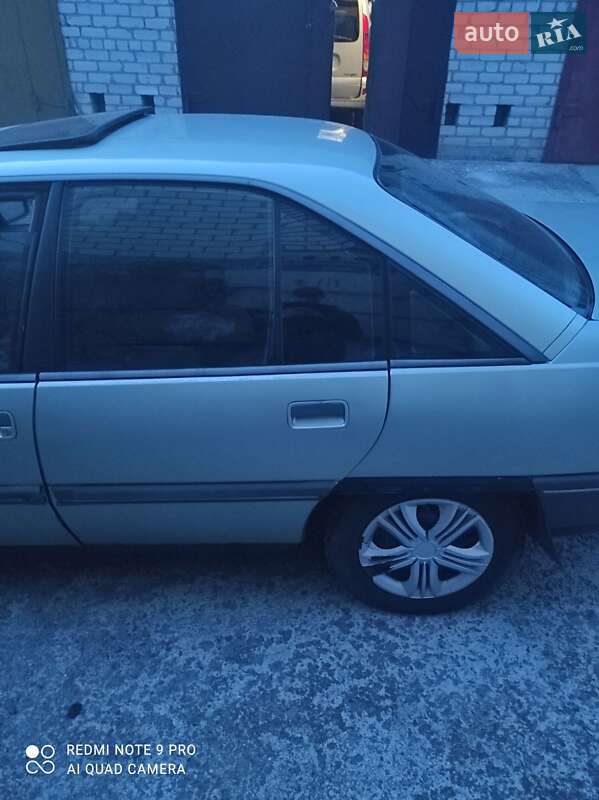 Седан Opel Omega 1986 в Миколаєві