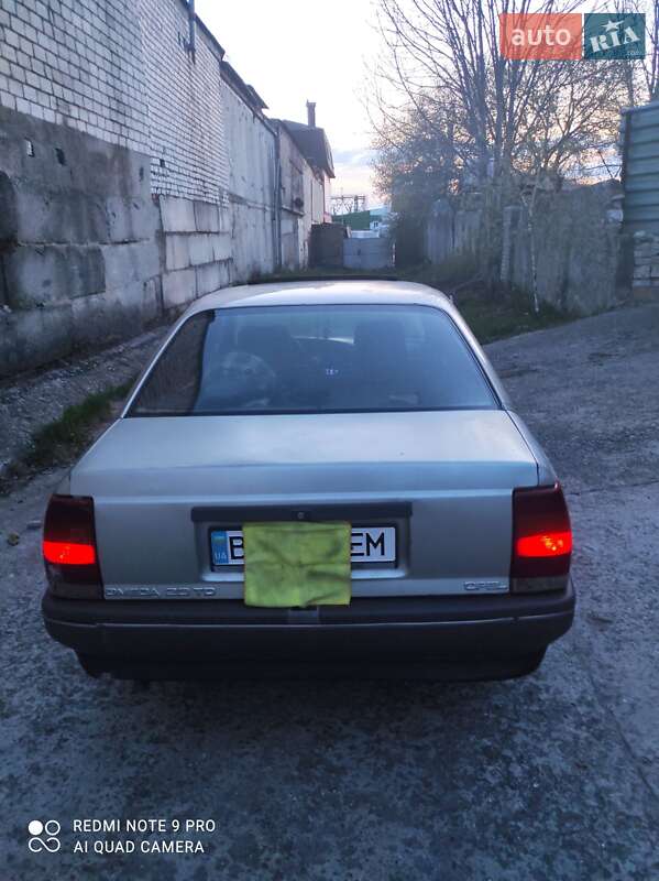Седан Opel Omega 1986 в Миколаєві