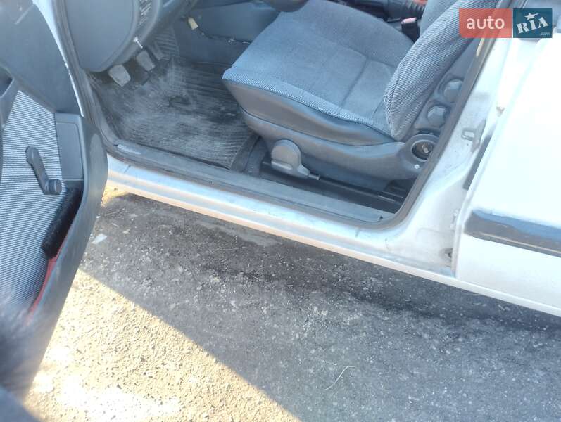 Седан Opel Omega 1988 в Житомире