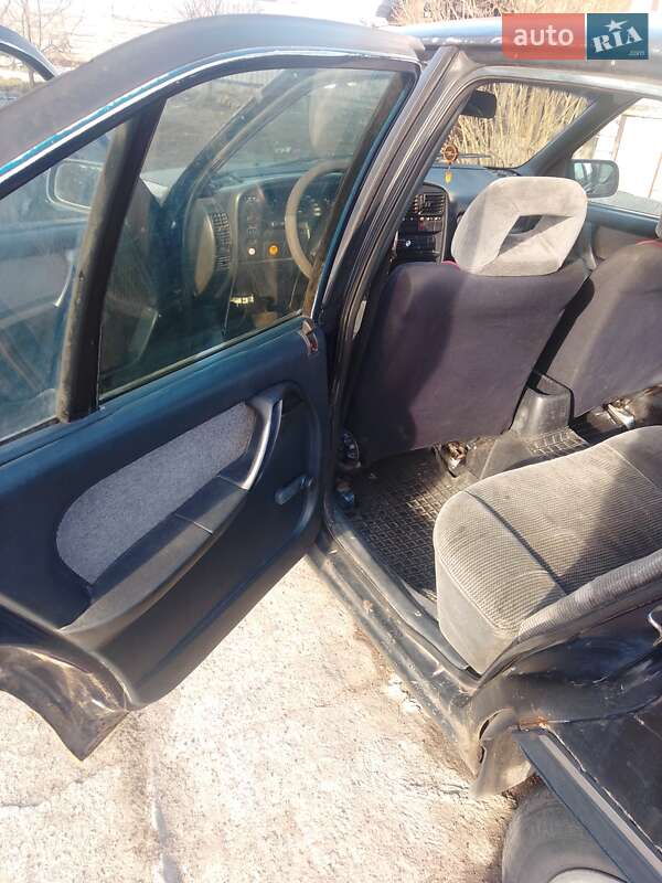 Седан Opel Omega 1989 в Киеве