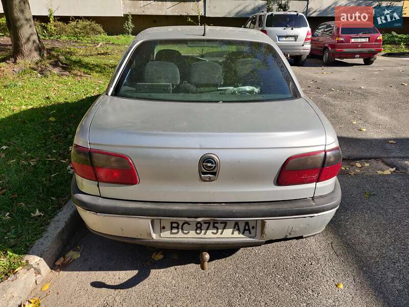 Седан Opel Omega 1999 в Львове