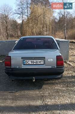 Седан Opel Omega 1989 в Золочеве