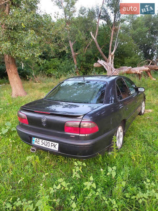 Седан Opel Omega 1998 в Ивано-Франковске