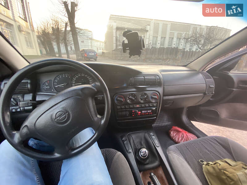 Седан Opel Omega 1995 в Калинівці