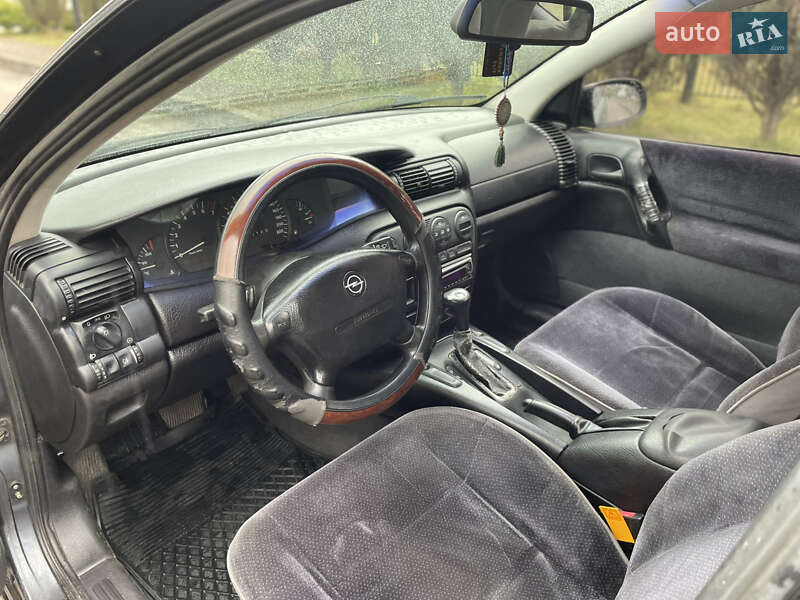 Седан Opel Omega 1996 в Шептицькому