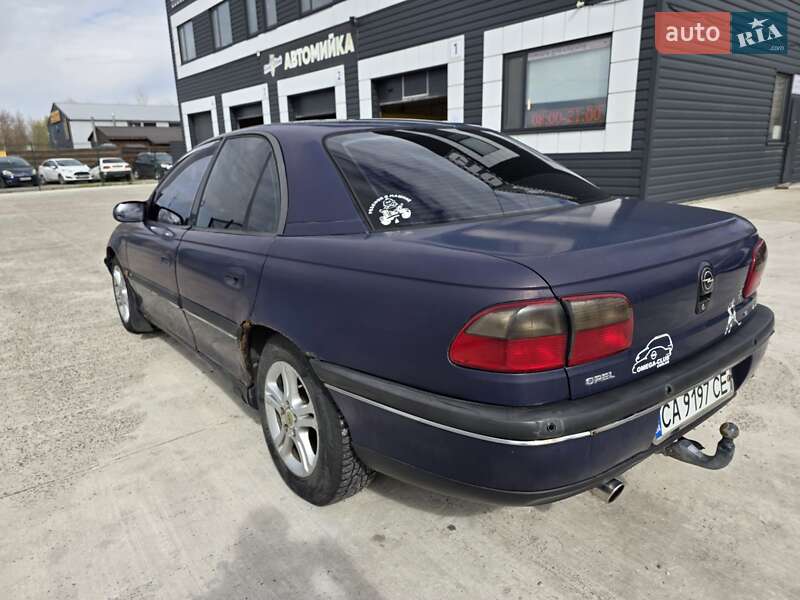 Седан Opel Omega 1998 в Киеве