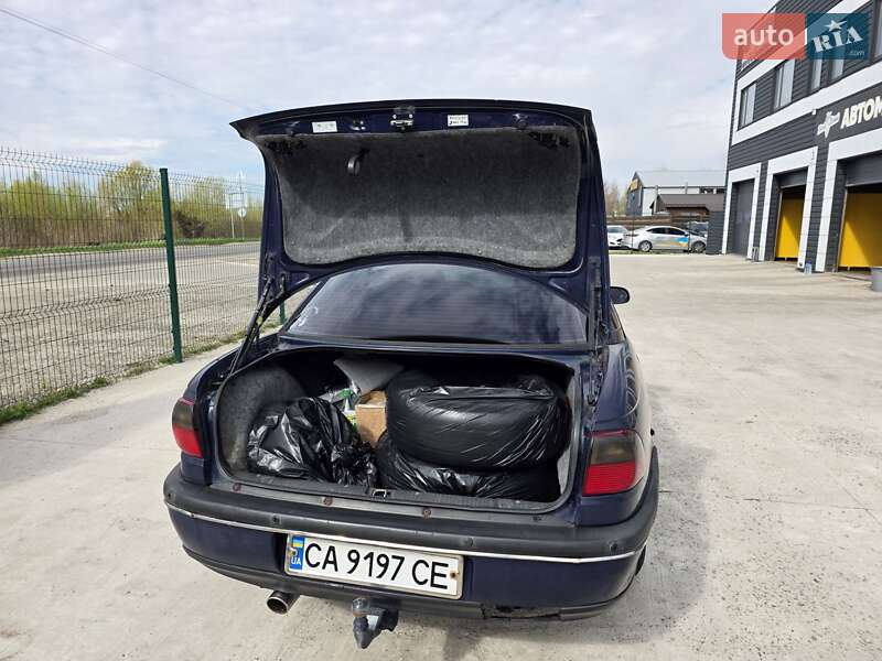 Седан Opel Omega 1998 в Киеве