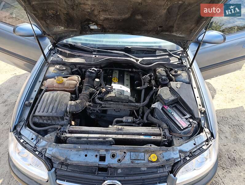 Седан Opel Omega 1998 в Волочиську