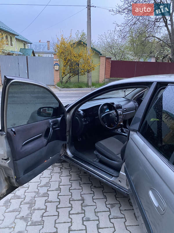 Седан Opel Omega 1997 в Чернівцях