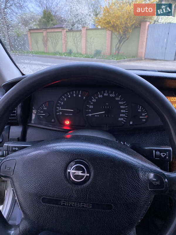 Седан Opel Omega 1997 в Чернівцях