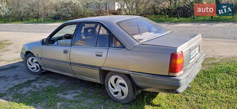 Седан Opel Omega 1988 в Бершади