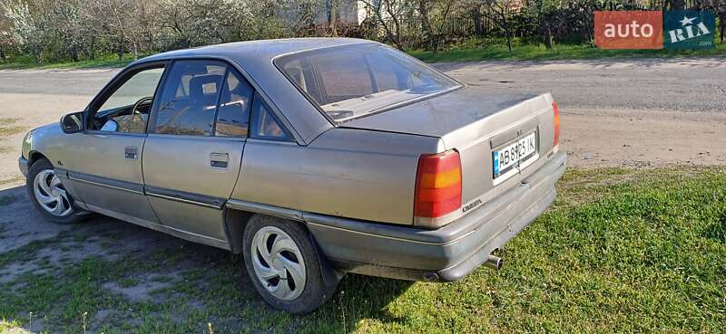 Седан Opel Omega 1988 в Бершади