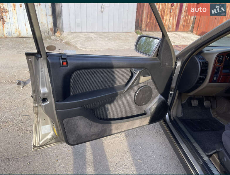 Седан Opel Omega 1987 в Киеве