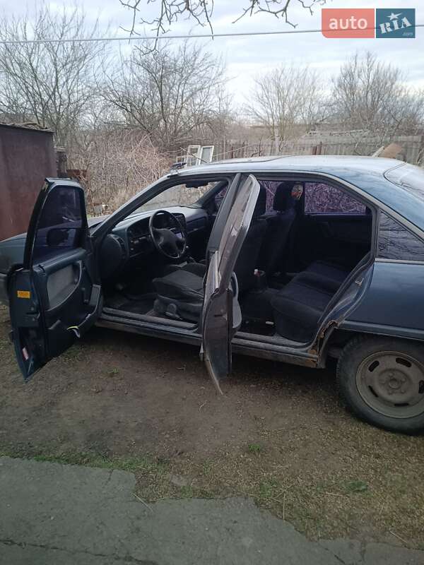 Седан Opel Omega 1988 в Кривом Роге фото 4 Седан Opel Omega 1988 в Кривом Роге