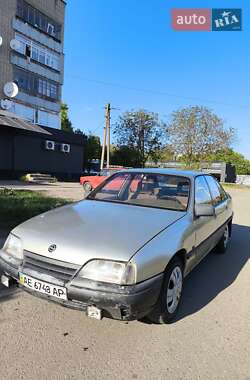 Седан Opel Omega 1987 в П'ятихатках