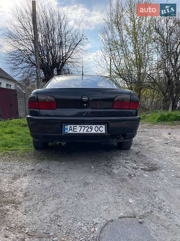 Седан Opel Omega 1995 в Днепре