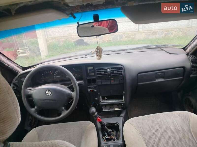 Седан Opel Omega 1994 в Южноукраїнську