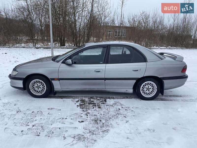 Седан Opel Omega 1994 в Нововолынске
