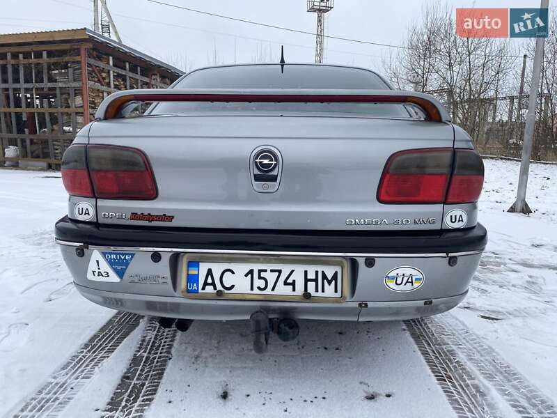 Седан Opel Omega 1994 в Нововолынске