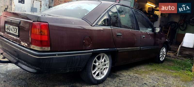 Седан Opel Omega 1989 в Славутиче