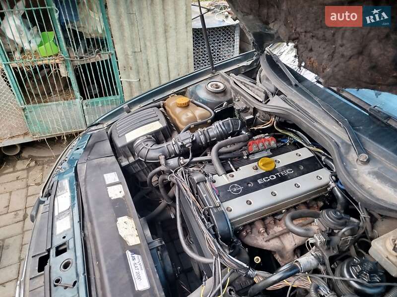Седан Opel Omega 1995 в Городку